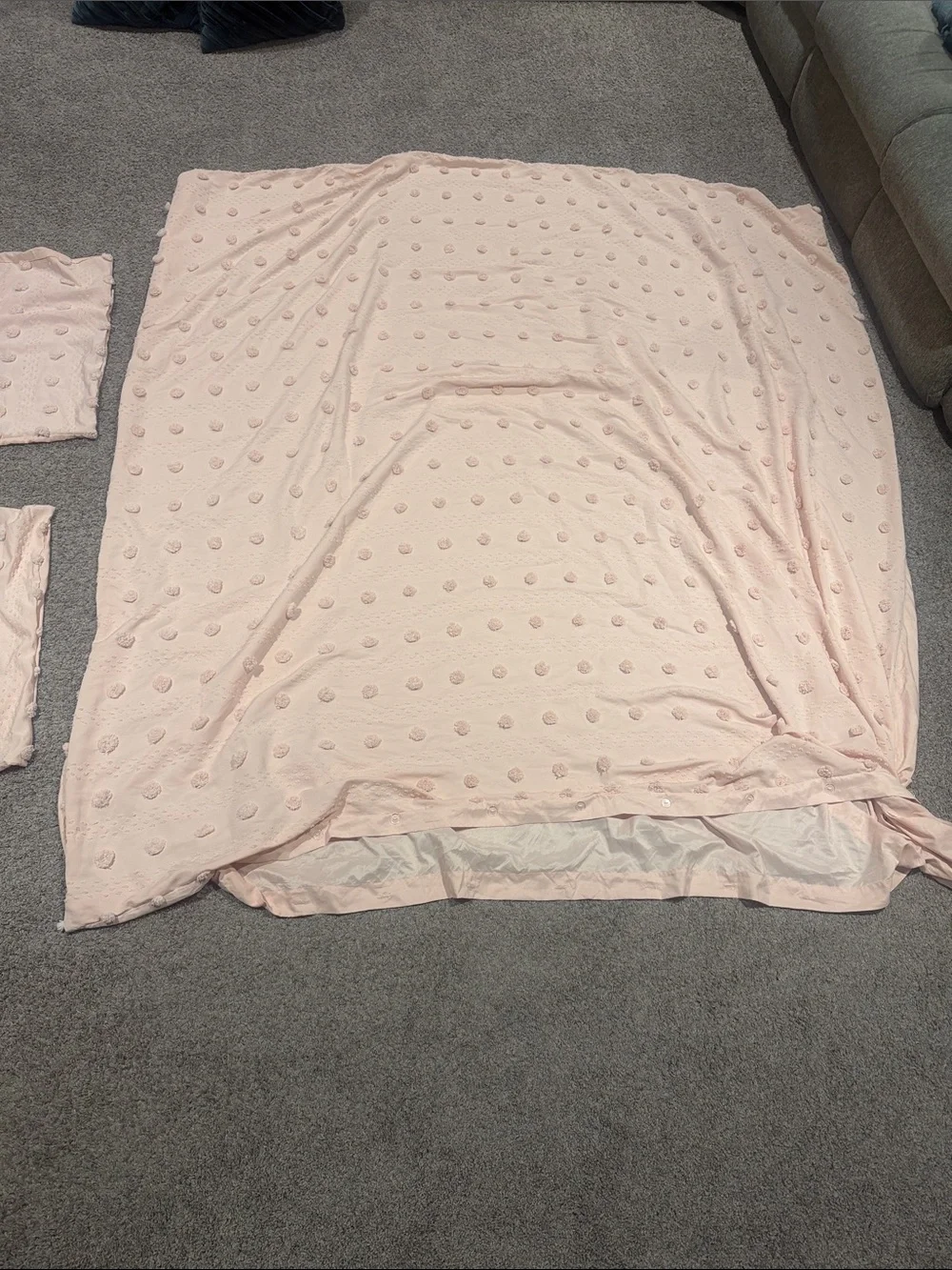 Plush Dot-Textured Light Pink Duvet Cover and shams. NWOT